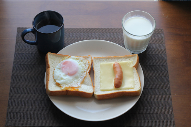 トーストの朝食