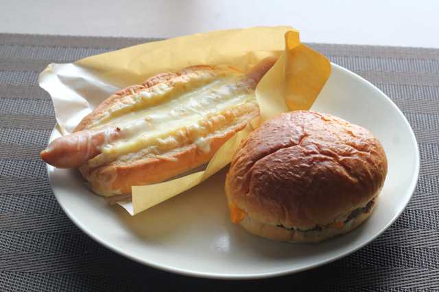 チーズバーガーとチーズドッグ
