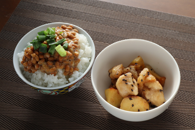 納豆/鶏ももとサツマイモの甘辛炒め