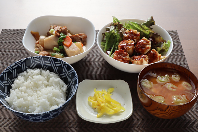 鶏モモと里芋の煮物/揚げシューマイ