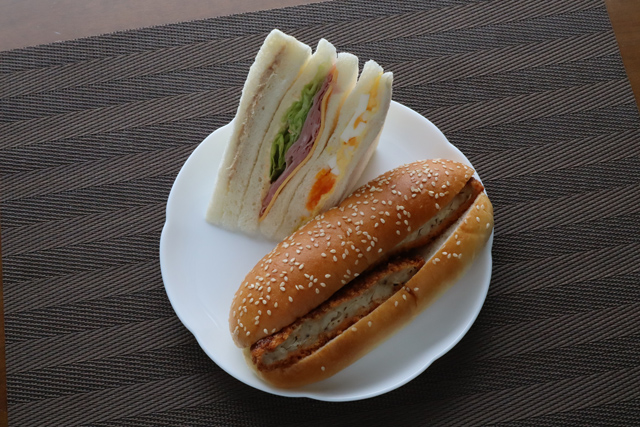 サンドイッチとメンチパン