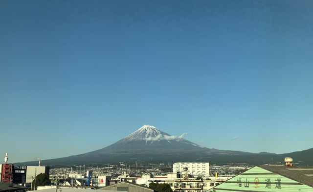 新幹線から眺める富士山