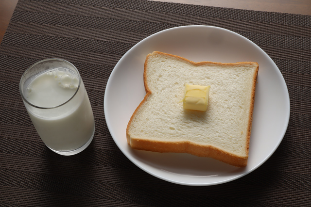 食パンと牛乳