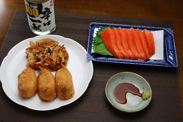 サーモン刺身と稲荷寿司