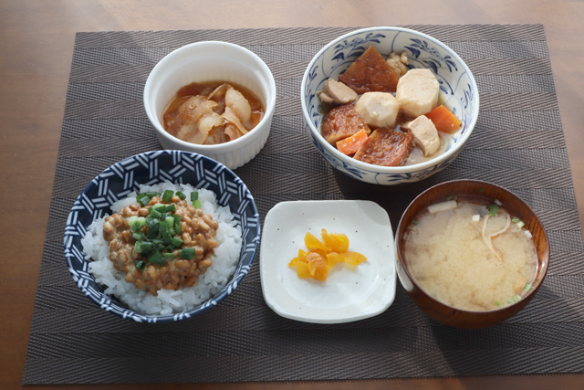 豚小鉢と煮物と納豆