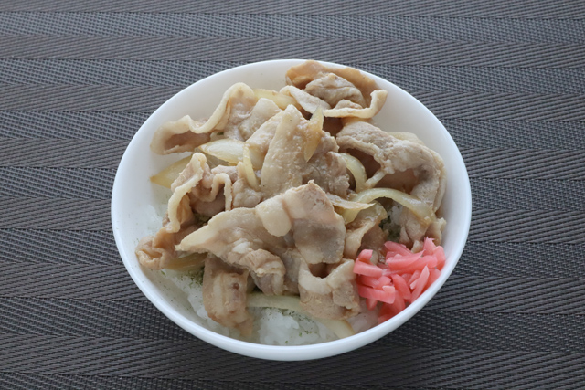 豚バラ生姜焼き丼