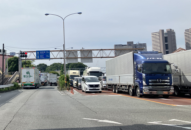 インター付近は渋滞不可避