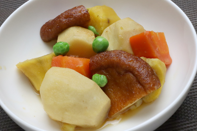 さつま揚げと芋の煮物