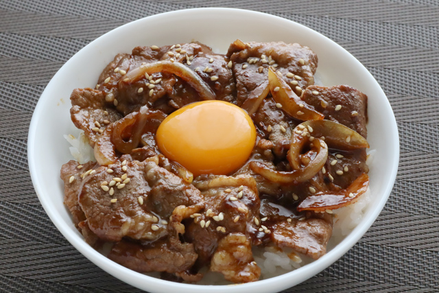 牛バラ味噌炒め丼