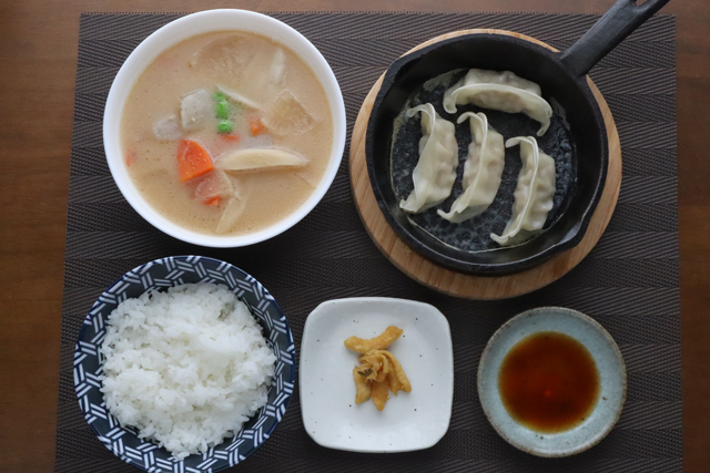 餃子と豚汁