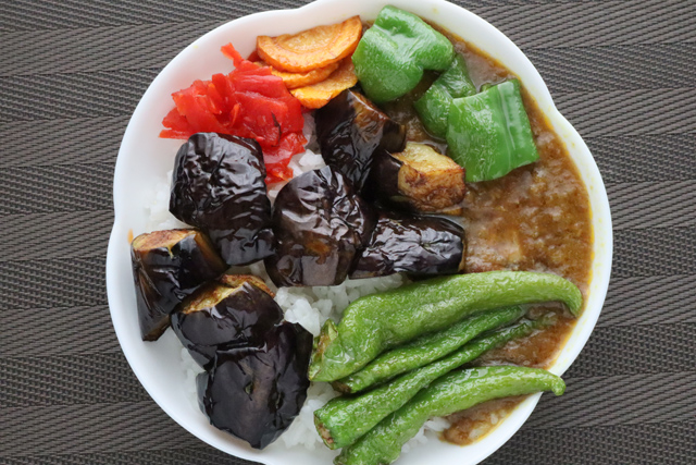 夏野菜スペアリブカレー