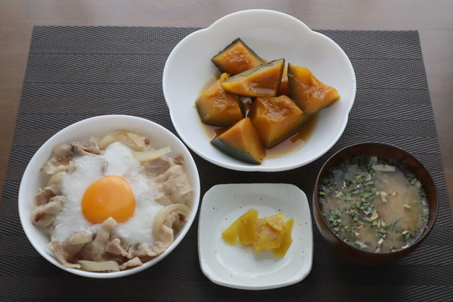 とろろ月見ご飯とかぼちゃの煮物