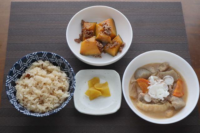 かぼちゃのそぼろ煮/豚汁/山菜ごはん