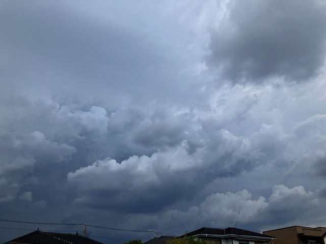 雷雲迫る