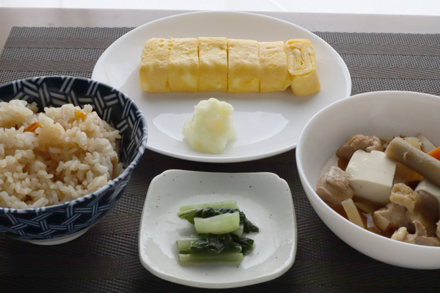 玉子焼きとけんちん汁