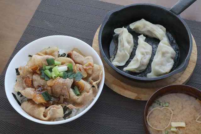 スタミナ丼とスタミナ餃子