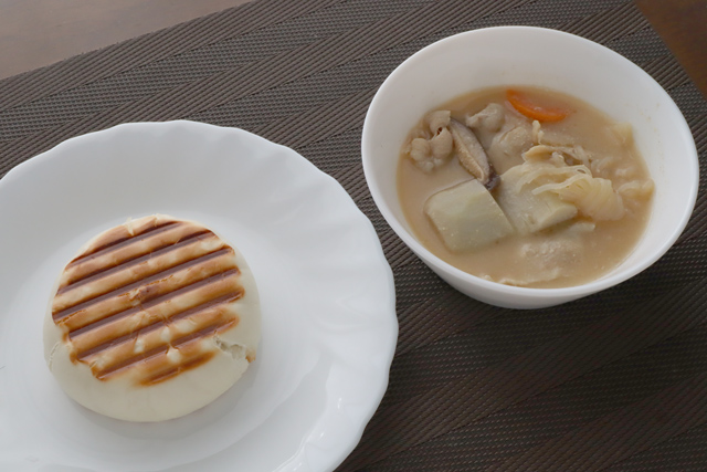 焼き肉まんと豚汁