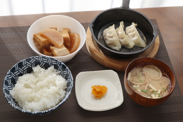 餃子と煮物