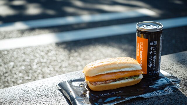 AIサンドイッチとコーヒー