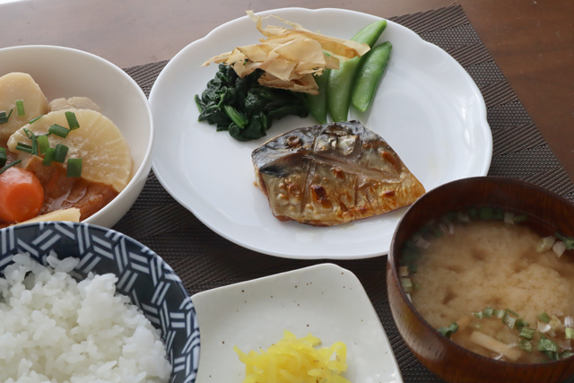 鯖の塩焼きと煮物