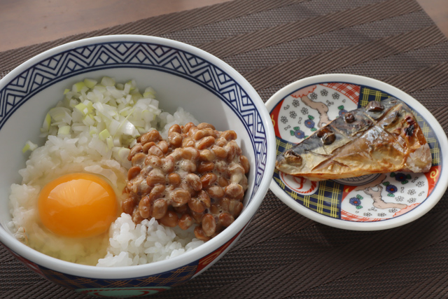 全卵納豆とサバの塩焼き