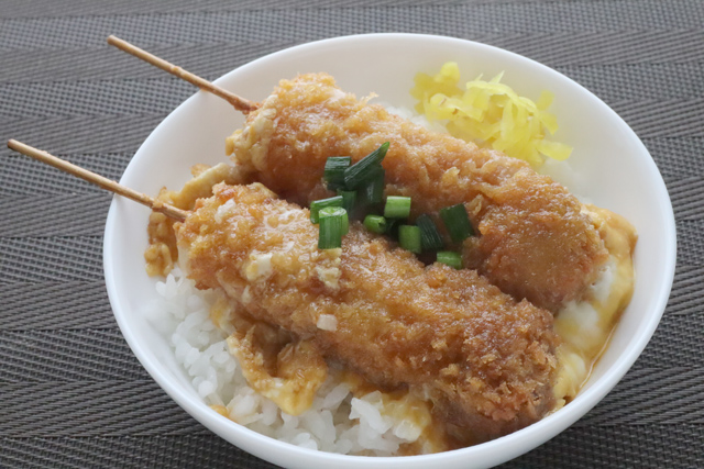 串カツ卵とじ丼