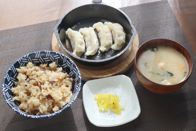 餃子と炊き込みご飯