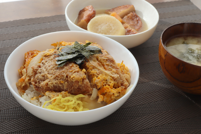 ミニカツ丼と煮物