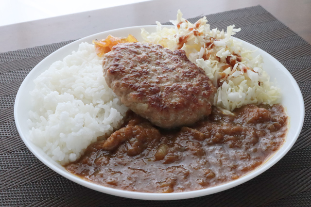 ハンバーグチキンカレー