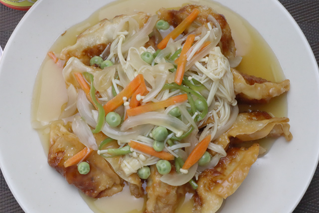 野菜餡かけ揚げ餃子