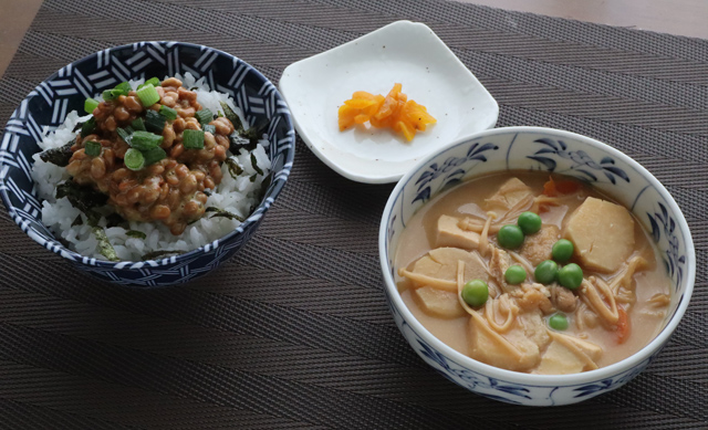 納豆と鶏汁