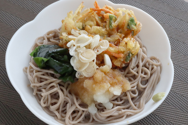 かき揚げ冷やし蕎麦