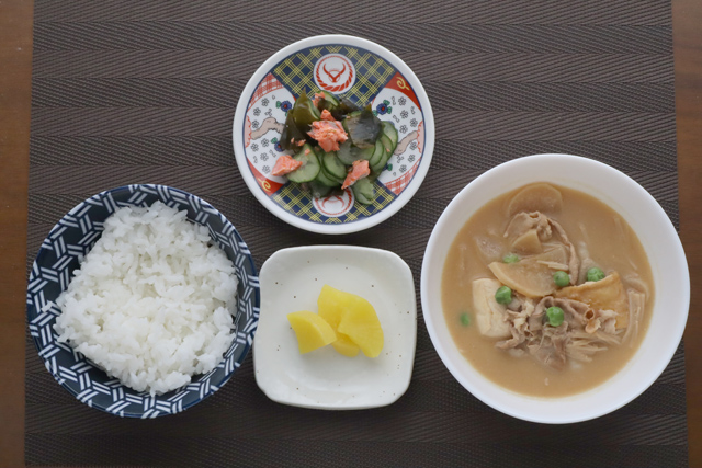 豚汁と酢の物