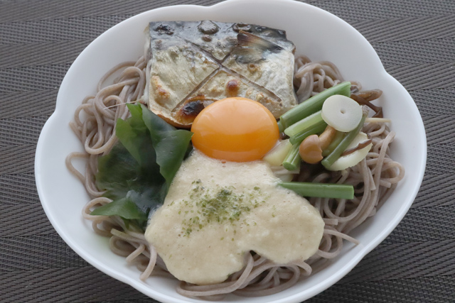 鯖山菜とろろ蕎麦