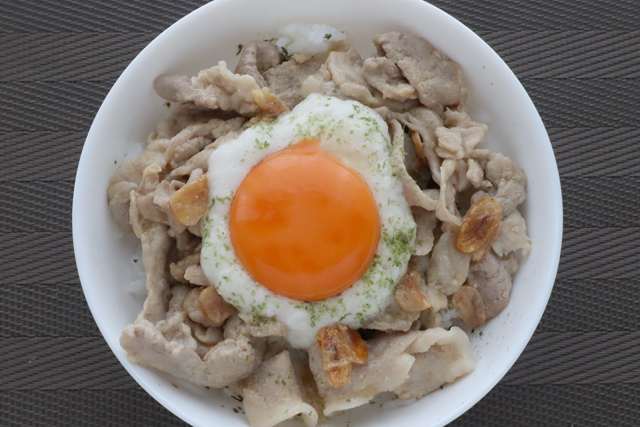とろろスタミナ丼