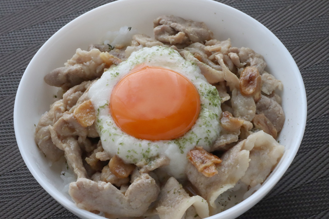 とろろスタミナ丼