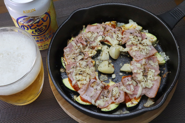 ベーコンとズッキーニのトマトチーズ焼き