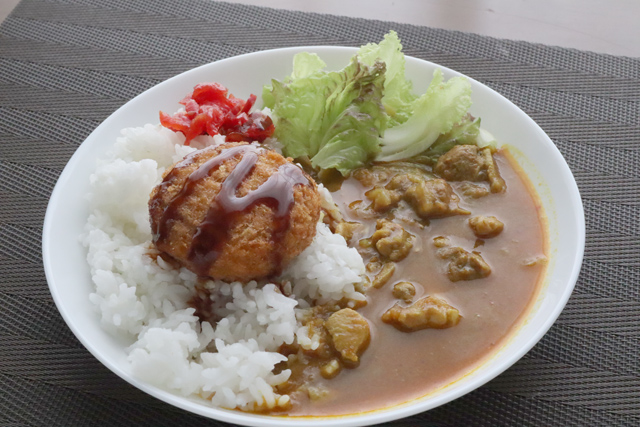 メンチカツカレー