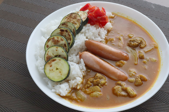 ソーセージズッキーニカレー