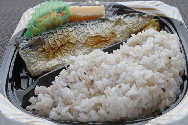 焼き鯖弁当