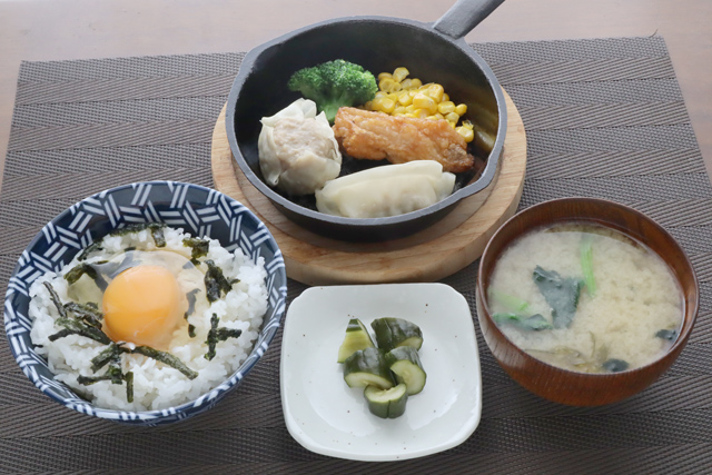 冷凍食品と卵かけごはん
