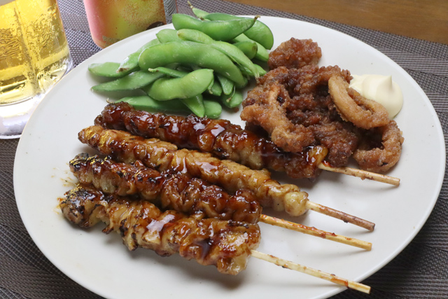 焼き鳥とイカ唐揚げ