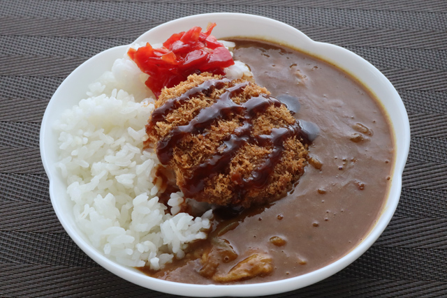 メンチカツカレー
