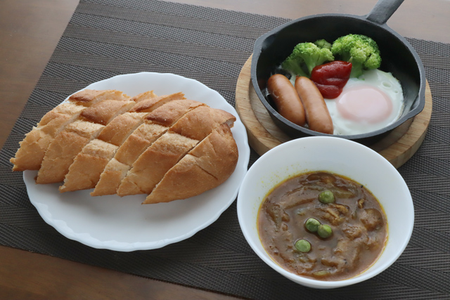 カレー＆パン/ソーセージエッグ