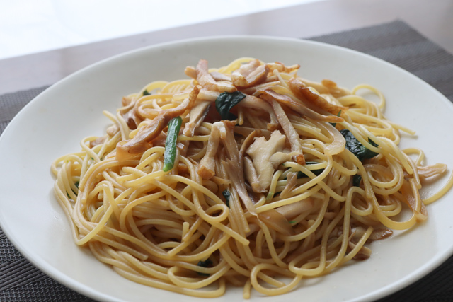 ベーコンとキノコの和風パスタ