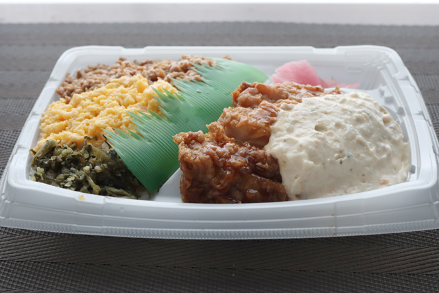 3色そぼろ＆チキン南蛮弁当