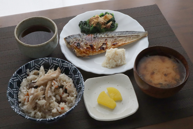 鯖の塩焼きときのこご飯