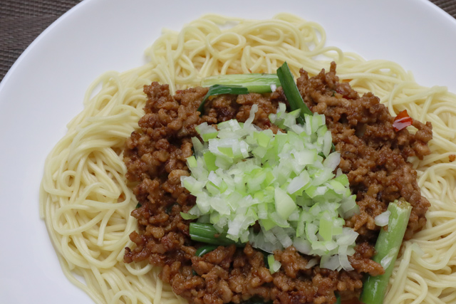 ジャージャー麺