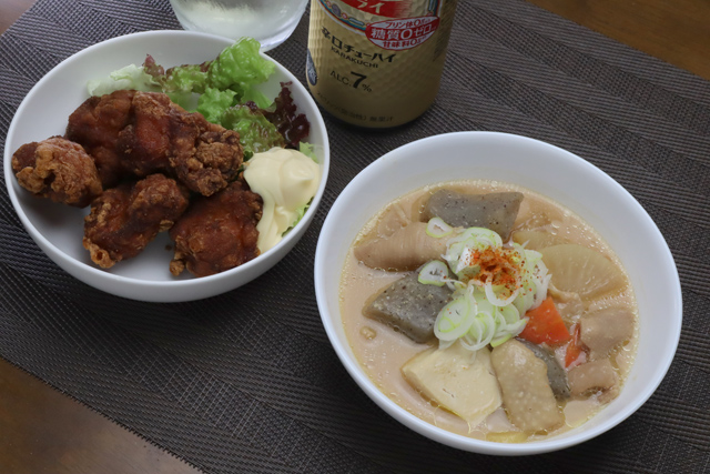 鶏皮のモツ煮風と唐揚げ