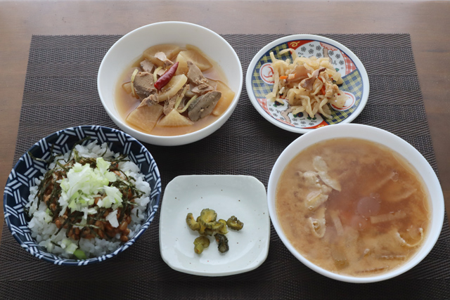 鰹の煮物/豚汁/納豆